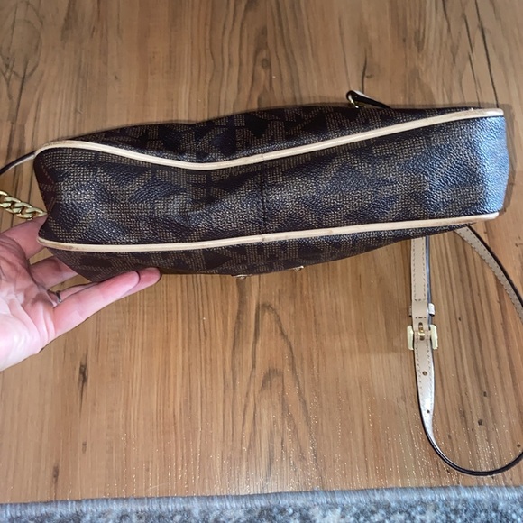 Michael Kors cross body bag - Picture 8 of 8